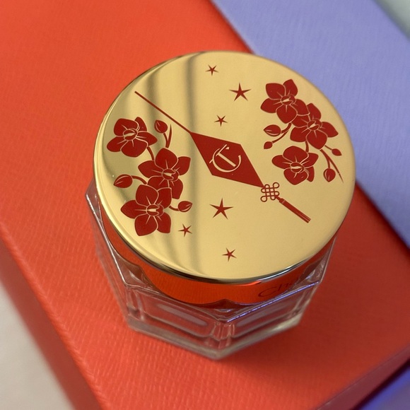 Charlotte Tilbury Magic Cream Moisturizer with Hyaluronic Acid 50 ml - Picture 4 of 5